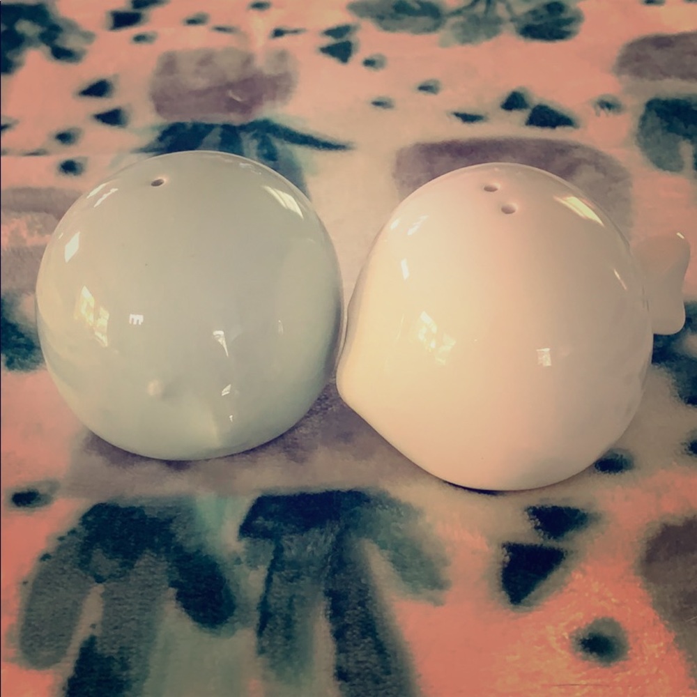 Fish salt and pepper shakers